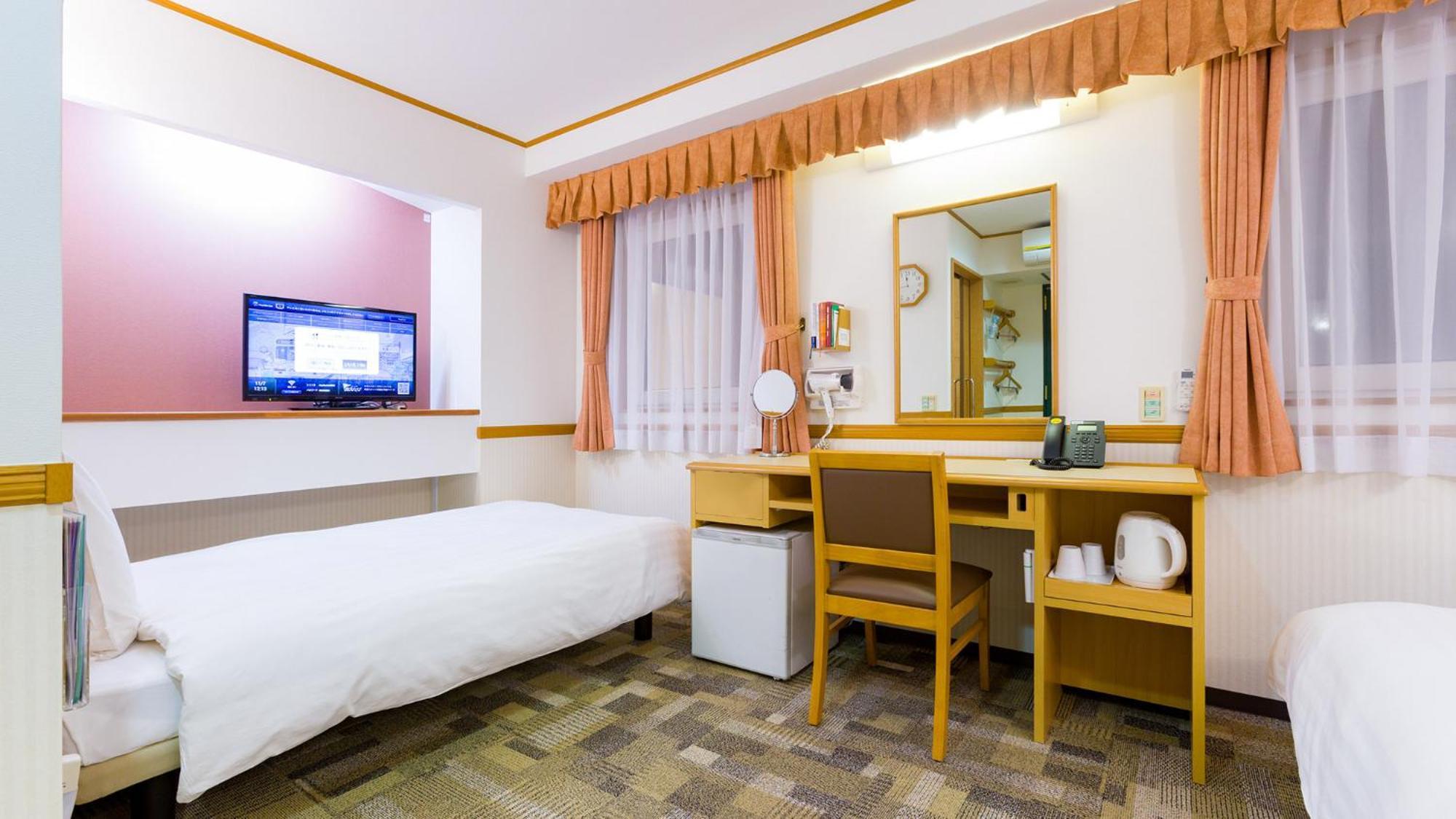 Toyoko Inn Okayama Eki Nishi Guchi Migi Room photo